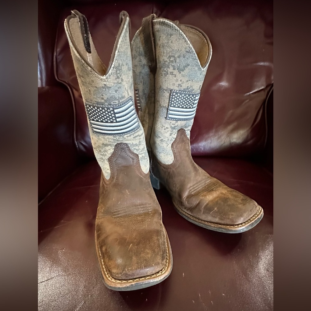 Ariat Kids Boots with Brown Leather and Gray Flag Design